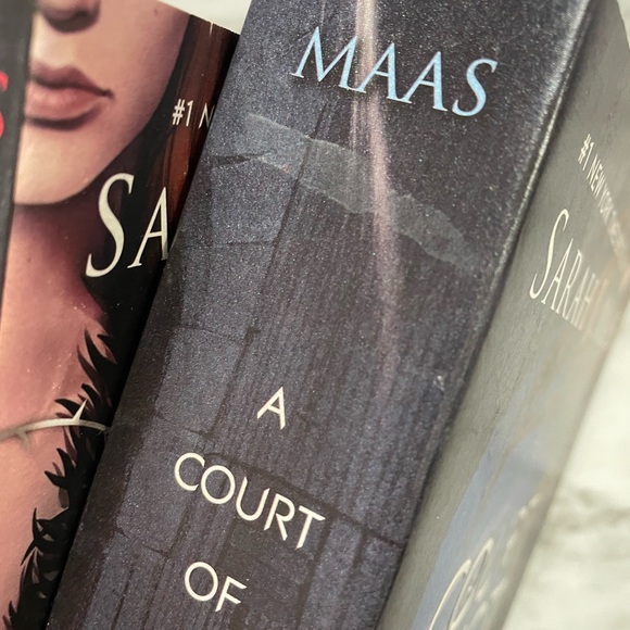 A Court of Thorns and Roses & A Court of Mist and Fury oop set - Picture 4 of 11